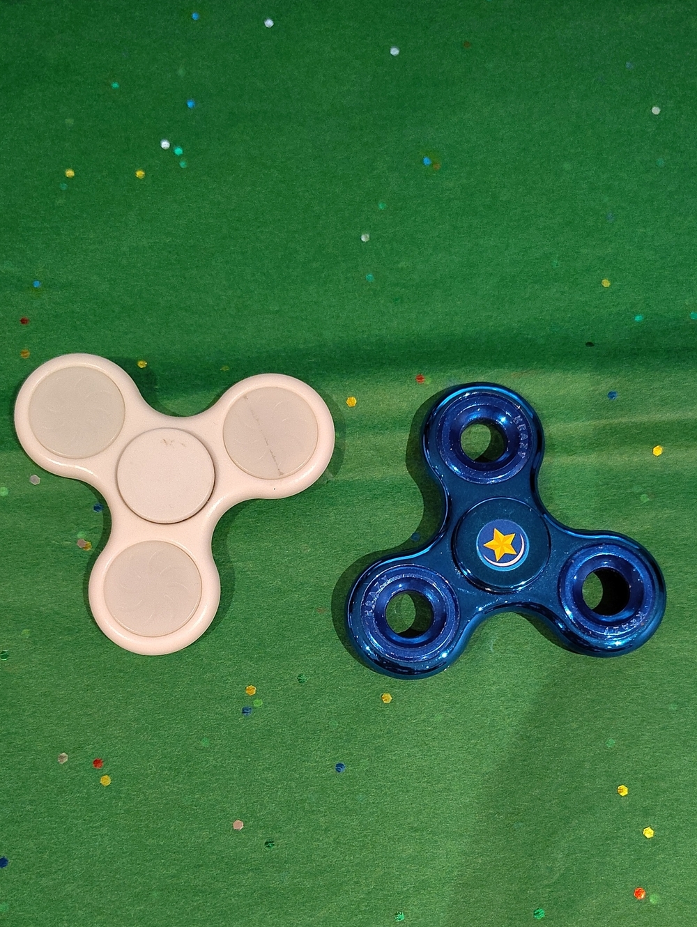 🎁 2 Fidget Spinners